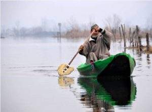 kashmir-dal-lake-boat-rideing